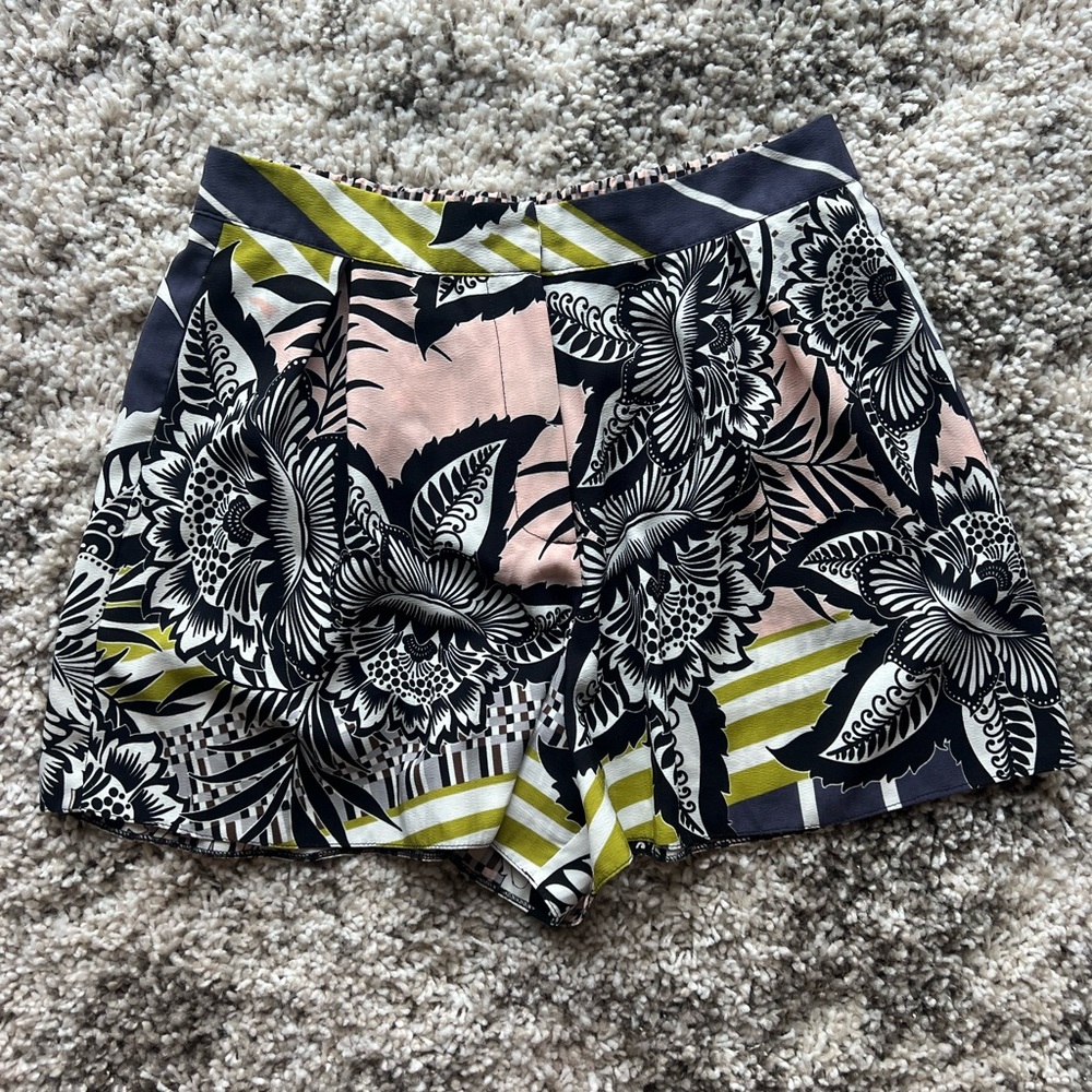 TOPSHOP Patterned Pleated Shorts